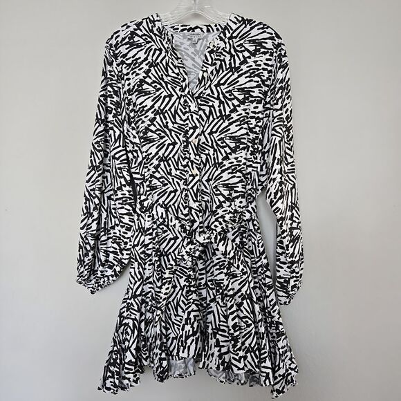 WKND WYFR Dresses & Skirts - WKND WYFR Stylish Black & White Patterned Dress Long Puff Sleeves Size XS